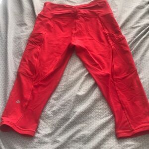 Worn lululemon cropped red ruched back mesh detail leggings Sz 8